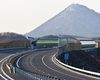 После 32 лет строительства открыта автомагистраль D8, которая связала Прагу и Дрезден